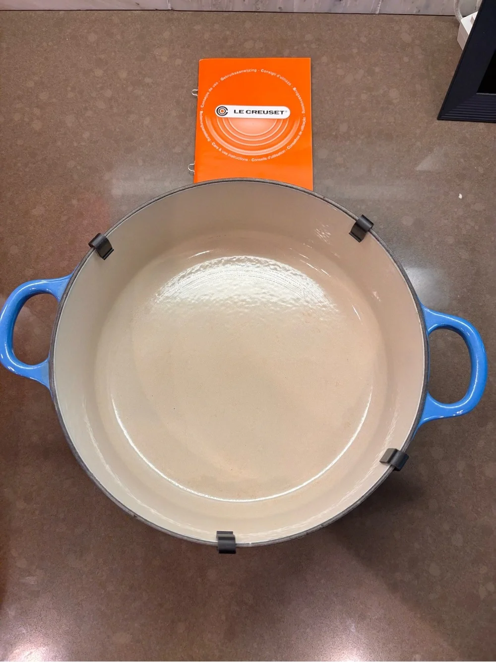 Le Creuset Blue Round Enameled Cast Iron Dutch Oven with Lid